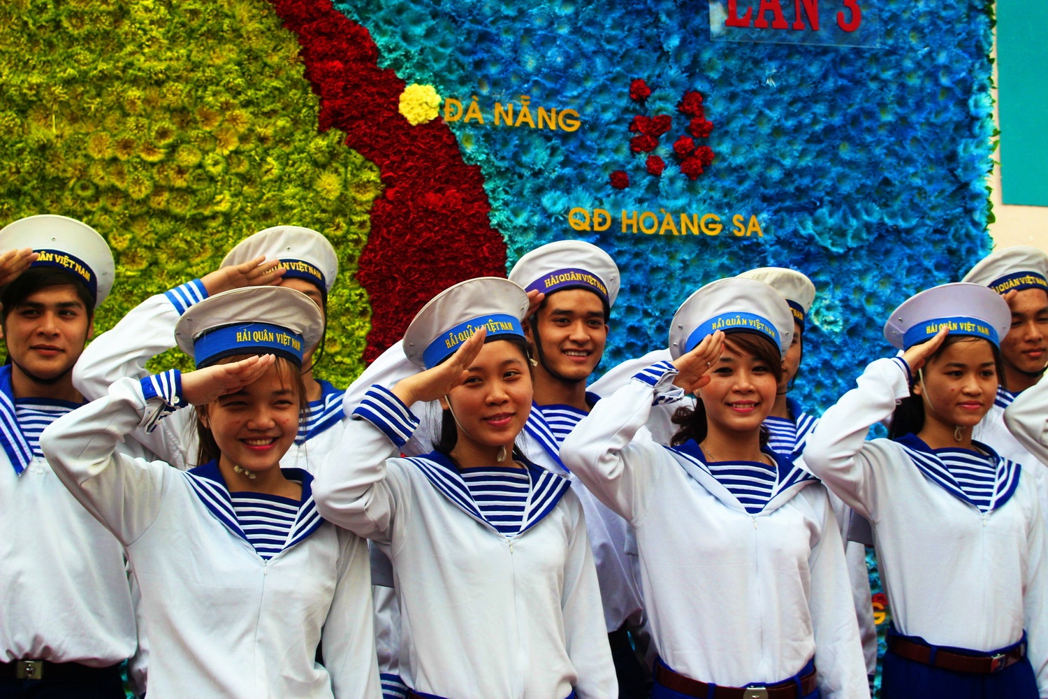 Gui thiep chuc Tet chien si dao xa hinh anh