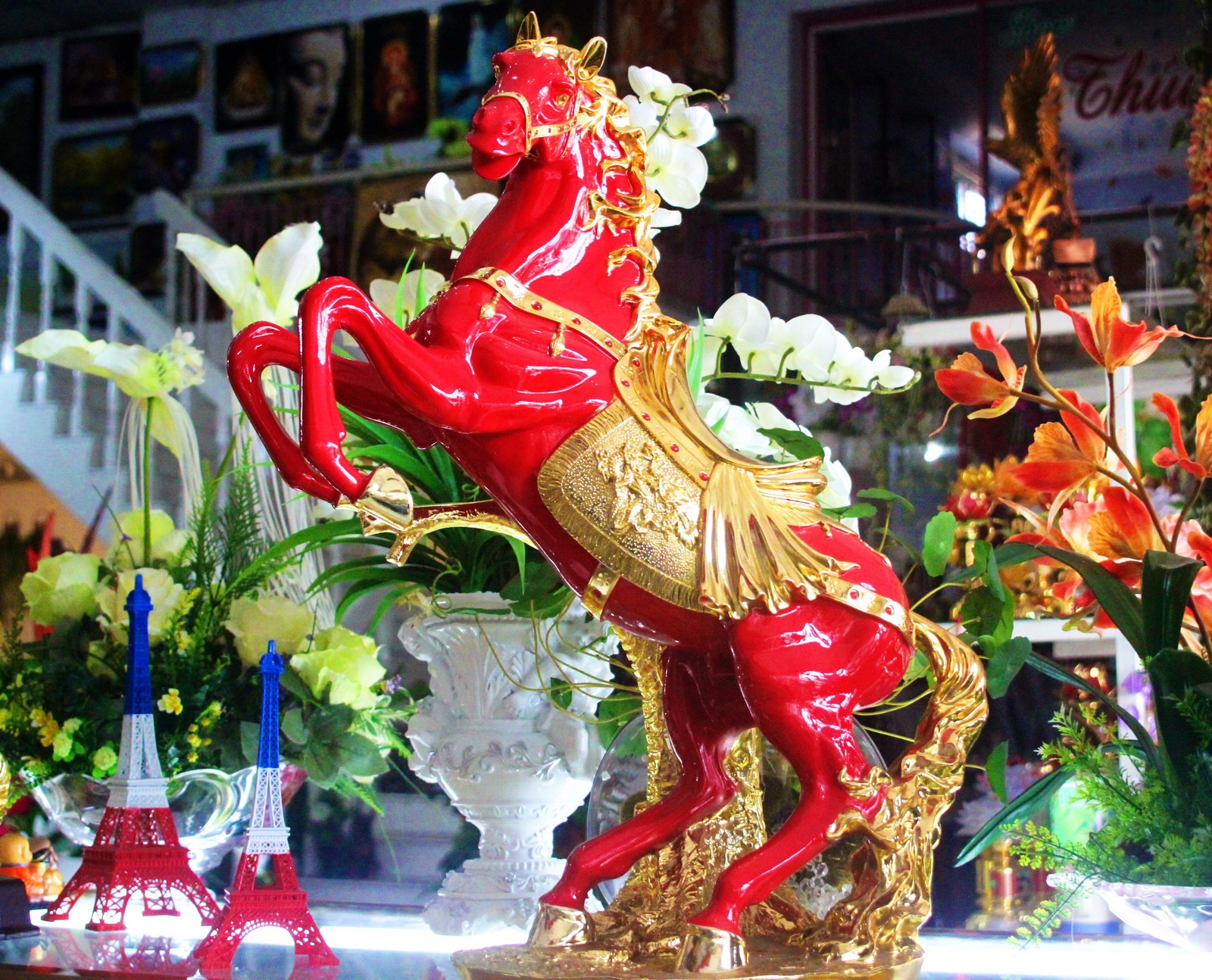 Linh vat ngua 'keo cua cai ve nha' o Sai Gon hinh anh