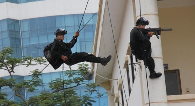 Cuoc giai cuu con tin kinh dien trong lich su nganh cong an hinh anh