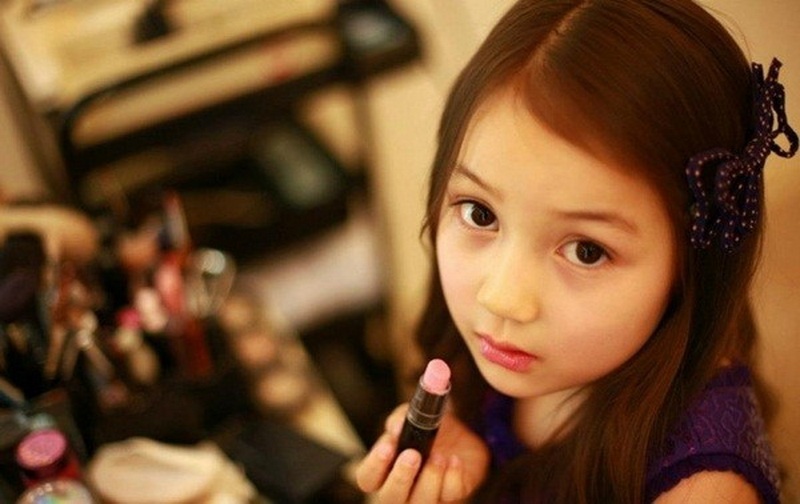 Co be Han lai My xinh xan va dang yeu hinh anh