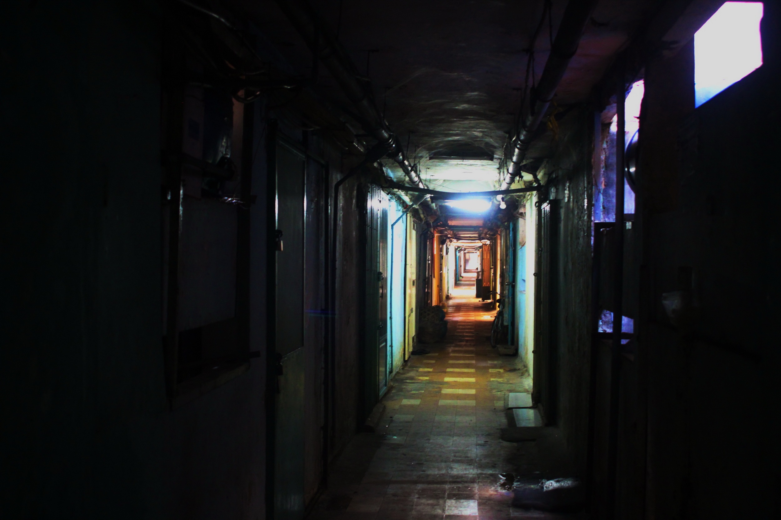 Chung cu 50 nam tuoi giong khu nha hoang o Sai Gon hinh anh