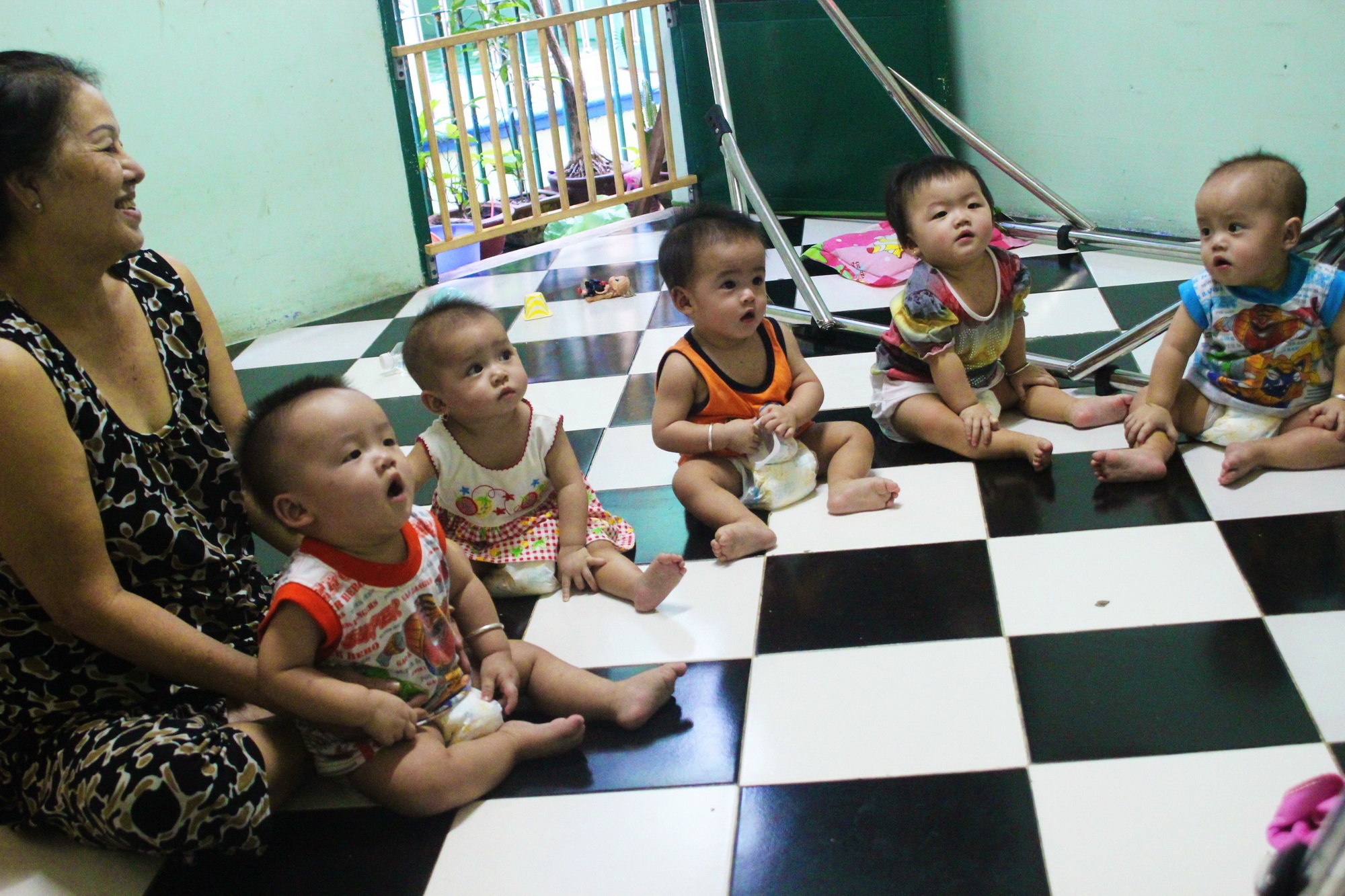 Nha tre thu nho cua gia dinh sinh 5 o Sai Gon hinh anh