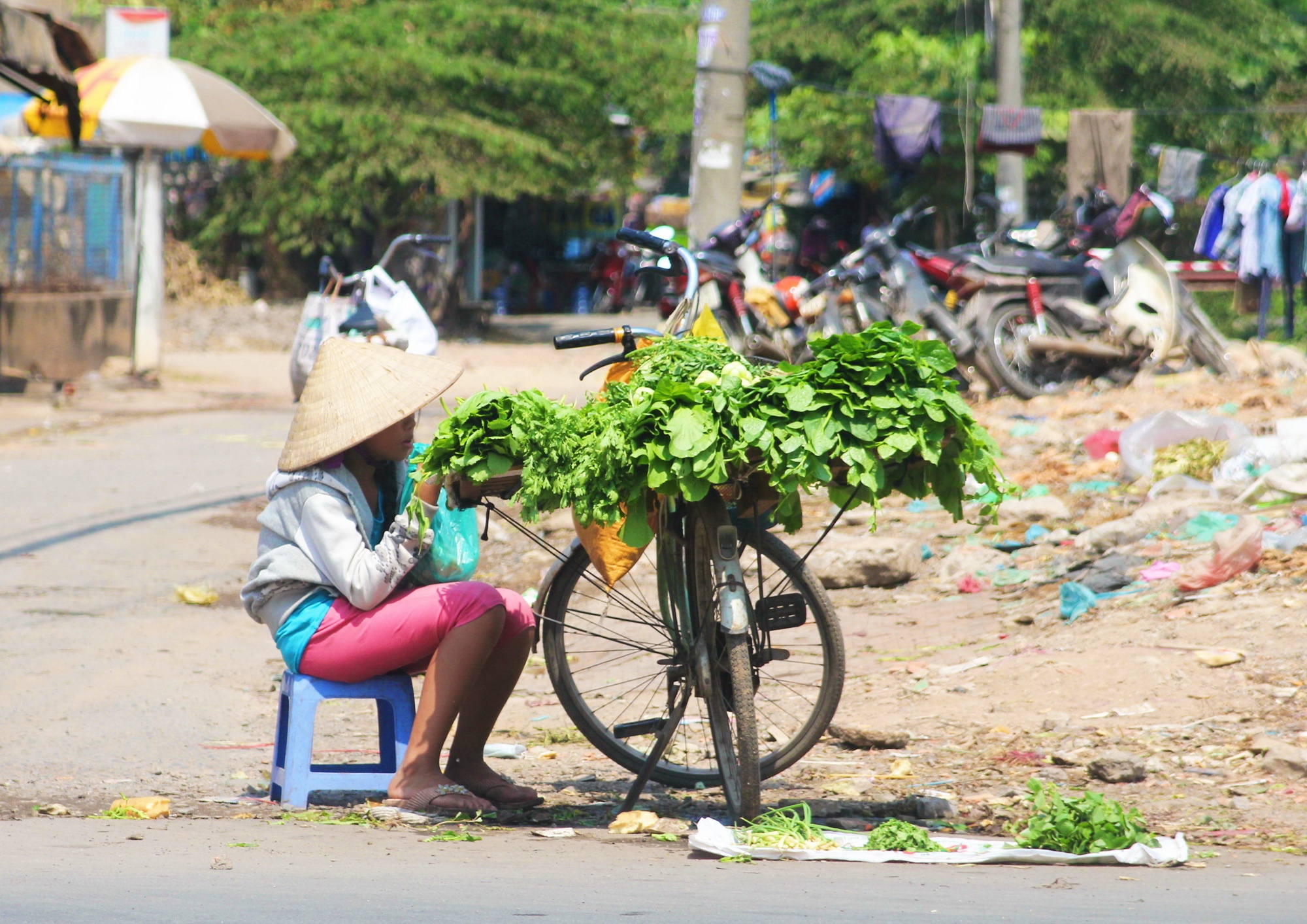 Lao dong ngheo muu sinh giua cai nang 39 do o Sai Gon hinh anh