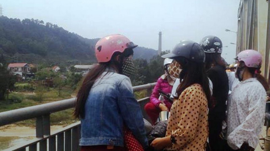 Me va con trai 24 tuoi nghi nhay cau Ben Thuy tu tu hinh anh