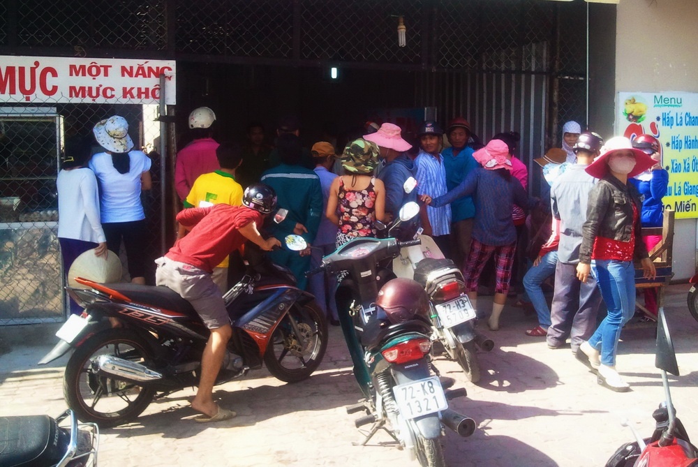 Nam thanh nien lam cua bi dien giat tu vong hinh anh