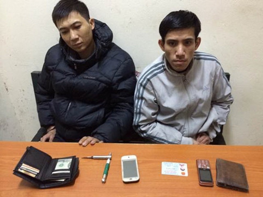 Me co chu xe xinh dep, ten trom bi tom gon hinh anh