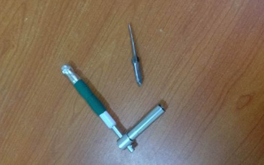 Dụng cụ các đối tượng dùng để phá khóa xe máy.