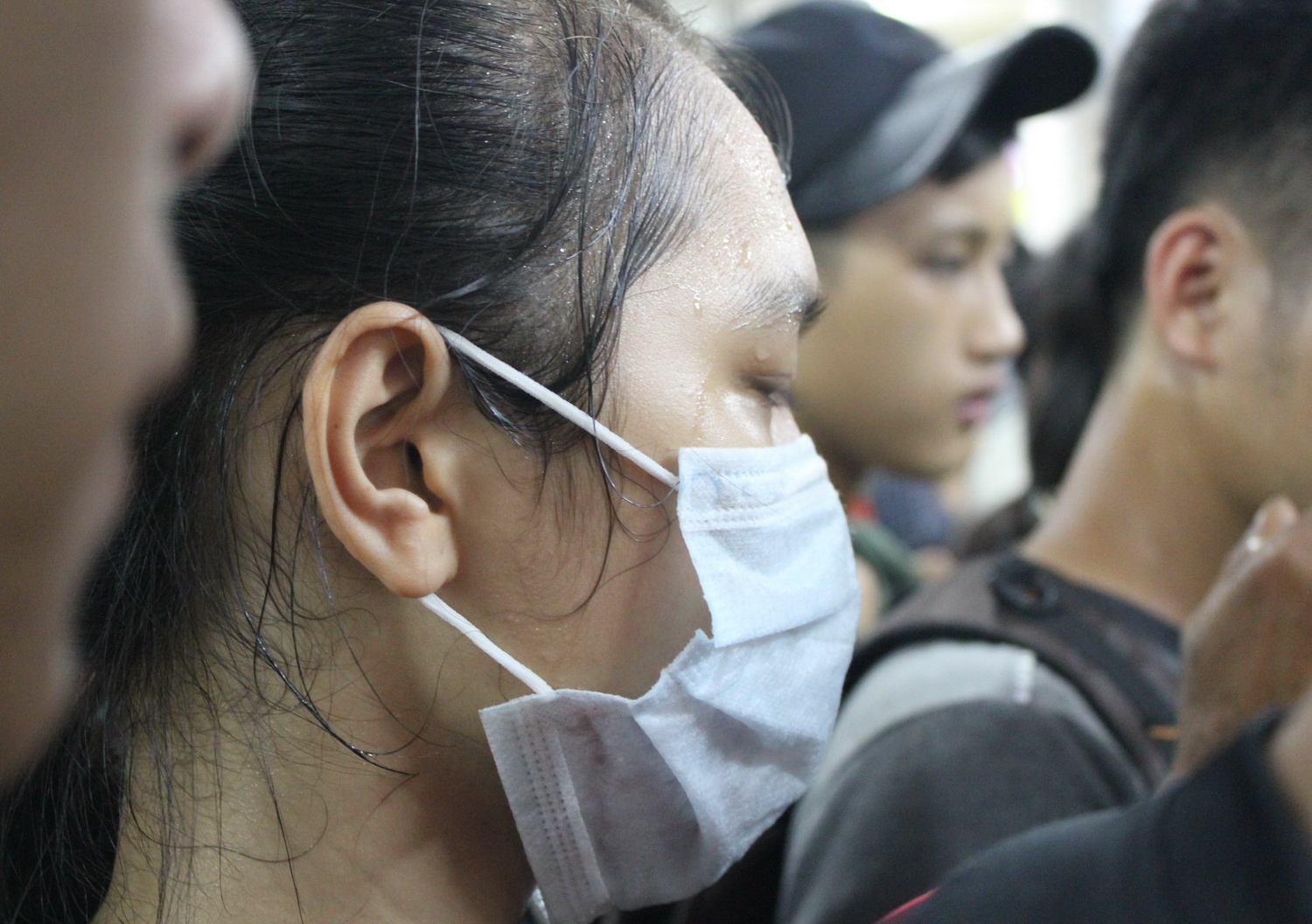 Toat mo hoi mua ve ve que nghi le o Sai Gon hinh anh