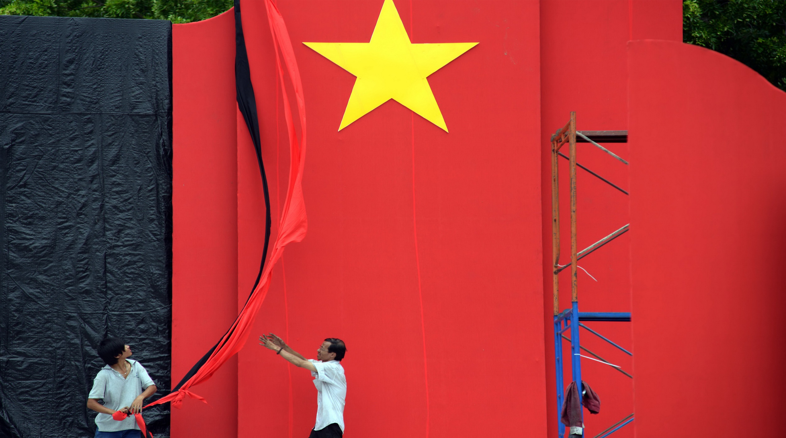 Duong pho Sai Gon ron rang don 30/4 hinh anh