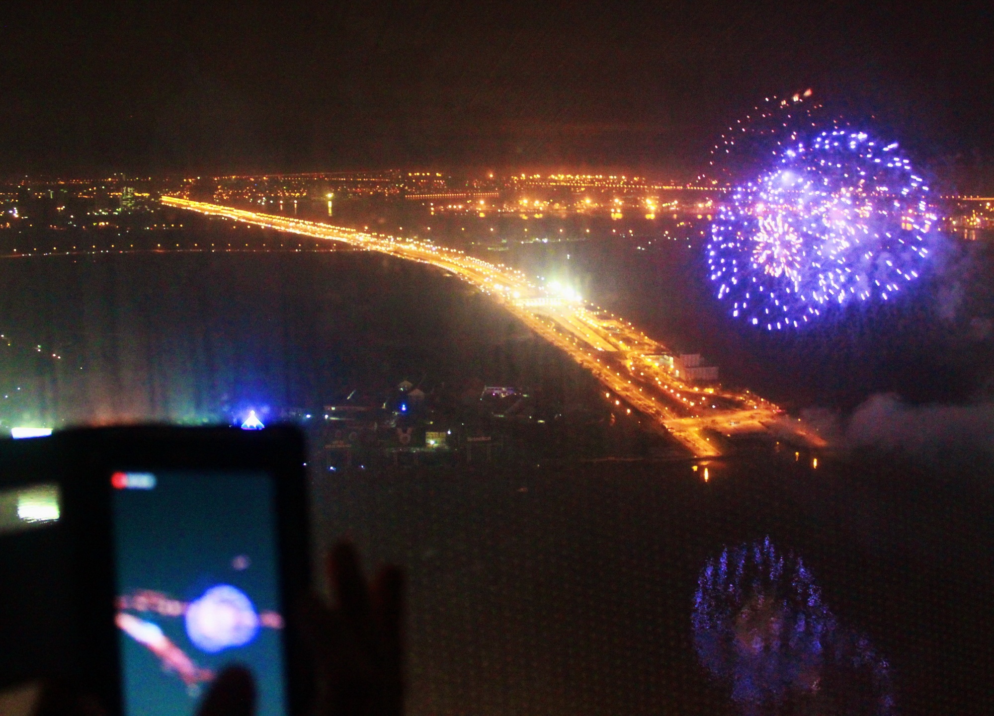 Thuong thuc phao hoa tren toa nha cao nhat Sai Gon hinh anh