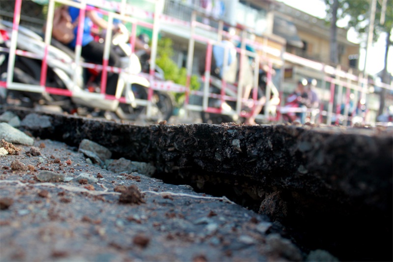 Mat duong phat no, nut toac o trung tam Sai Gon hinh anh