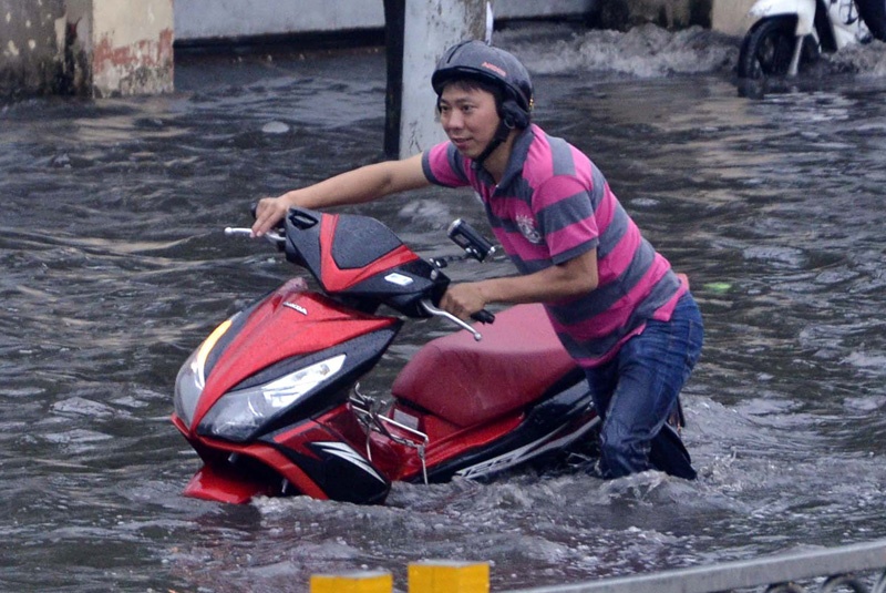 Sai Gon ngap nang trong con mua chieu hinh anh