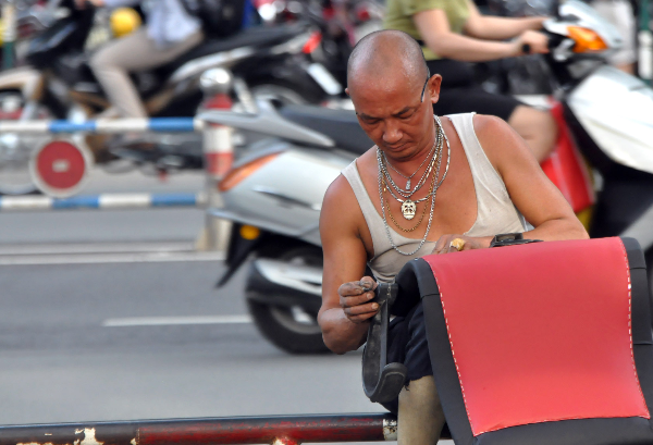 Tiem sua ghe di dong cua ong Tuan 'troc' o Sai Gon hinh anh