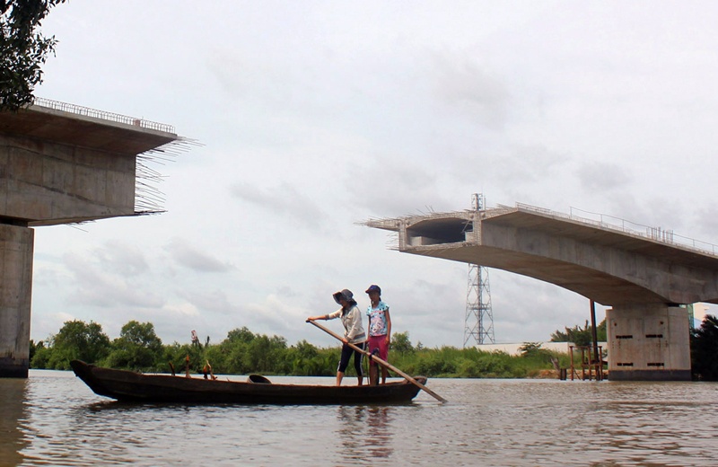 Nhung cay cau cut treu nguoi o Sai Gon hinh anh