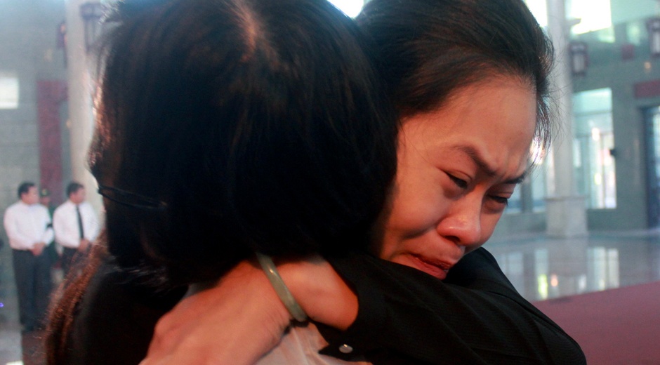 Nuoc mat roi trong phut tien dua 'nu cuoi chien thang' hinh anh