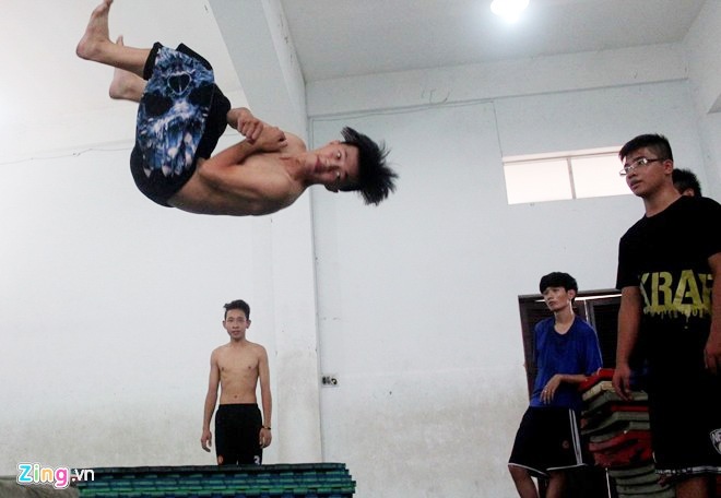 Nói về quá trình tập luyện trải qua 7 năm của mình, Thành tiết lộ, từ khi biết môn thể thao này du nhập vào Việt Nam, không có huấn luyện viên nào giảng dạy nên chủ yếu tìm hiểu thông qua xem các clip của các bạn nước ngoài biểu diễn rồi bắt chước. Tuy vậy, cũng không dễ, phải tập luyện mất nhiều thời gian mới đúng động tác, có lúc khó quá Thành đã có ý định bỏ nhưng không thể vì niềm đam mê vẫn còn đó và quyết phải được như các bạn.