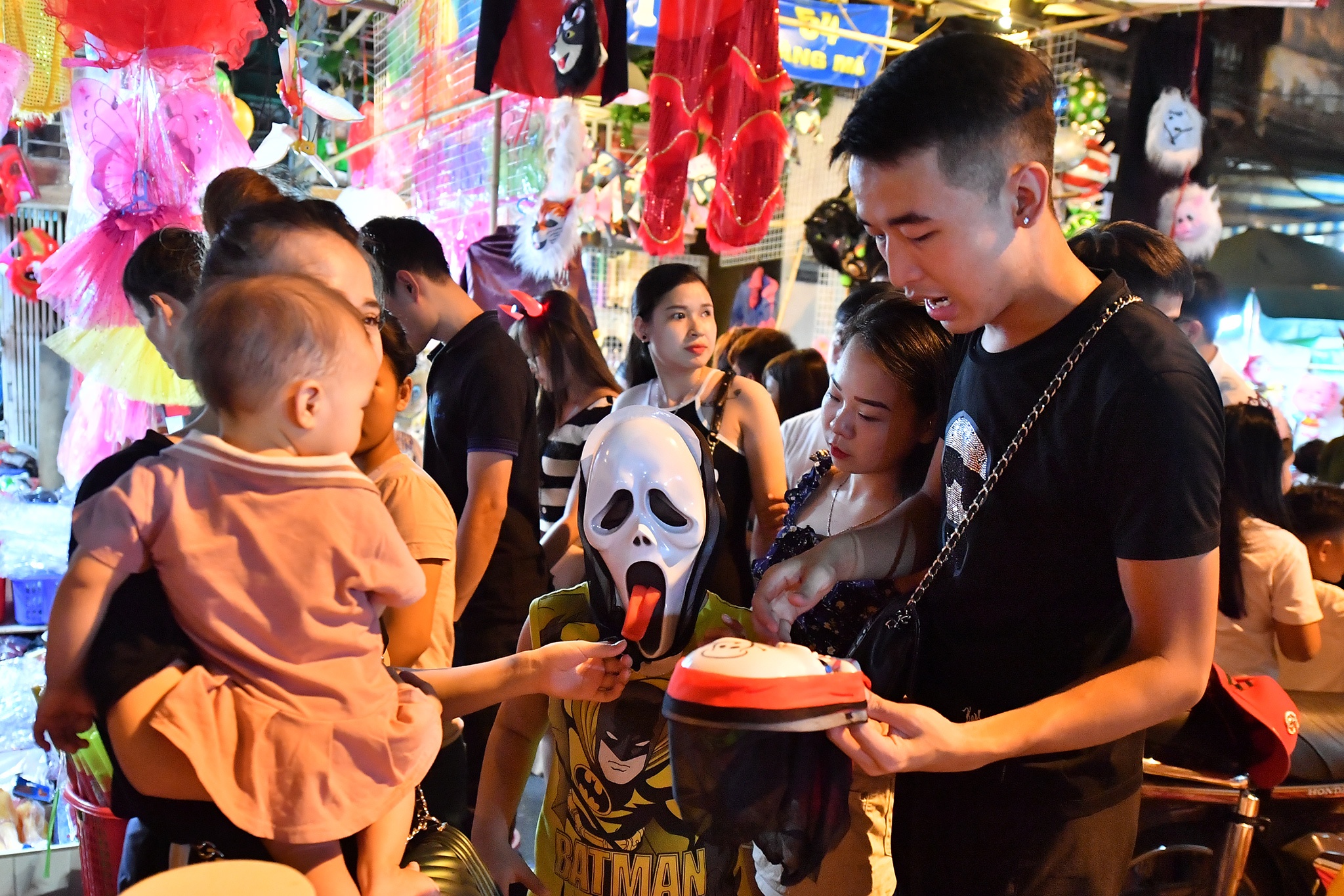 mat na kinh di o cho trung thu Hang Ma anh 11