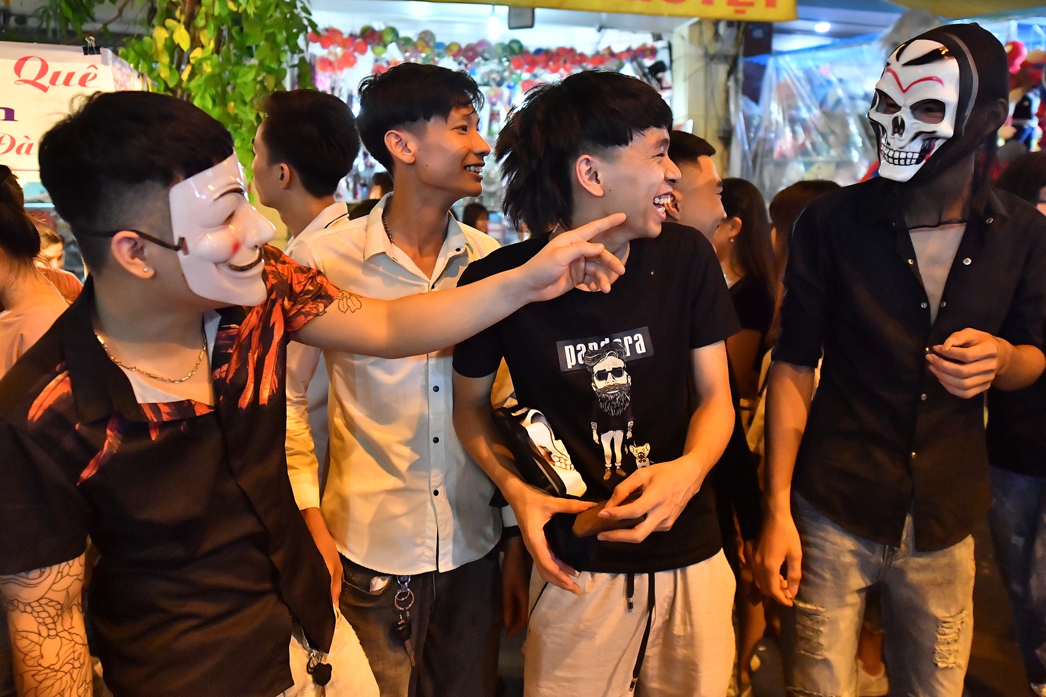 mat na kinh di o cho trung thu Hang Ma anh 12