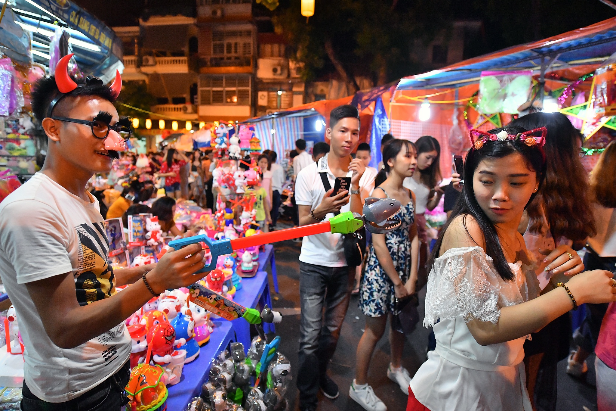 mat na kinh di o cho trung thu Hang Ma anh 15