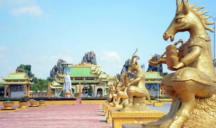 Den tho dat vang phuc vu khach mien phi o KDL Dai Nam hinh anh