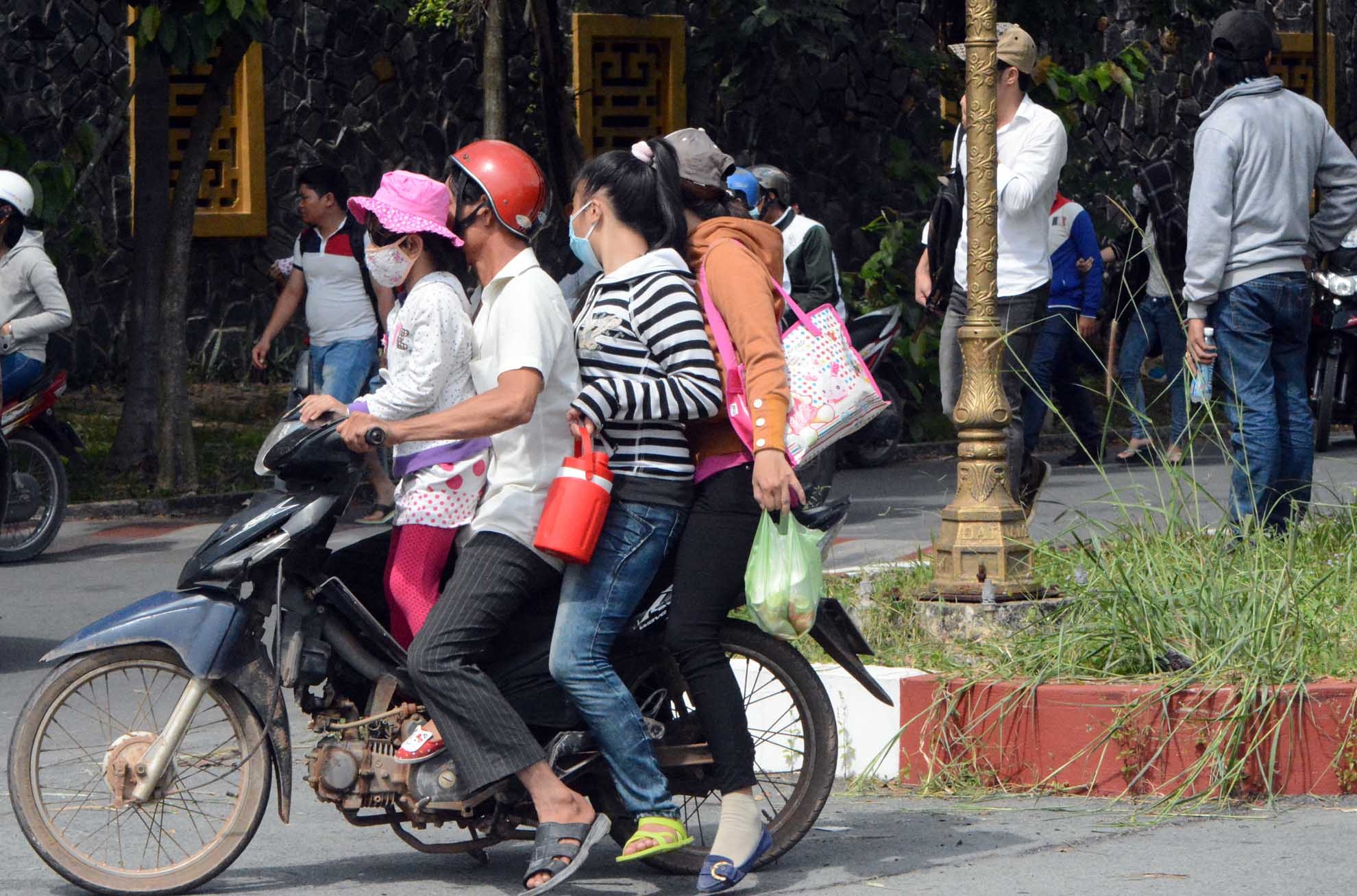 Dai Nam qua tai ngay cuoi tuan, dich vu an theo hot bac hinh anh