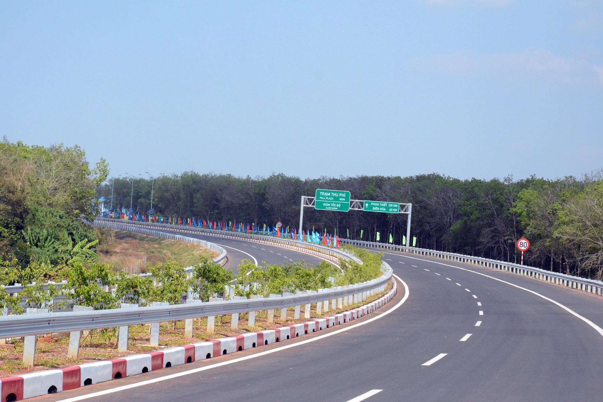 Thong xe cao toc ty USD, TP HCM di Dau Giay con 60 phut hinh anh