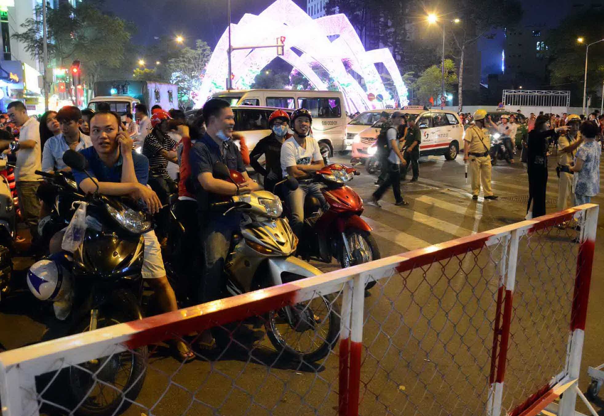 TP HCM cam duong som gan khu vuc ban phao hoa hinh anh