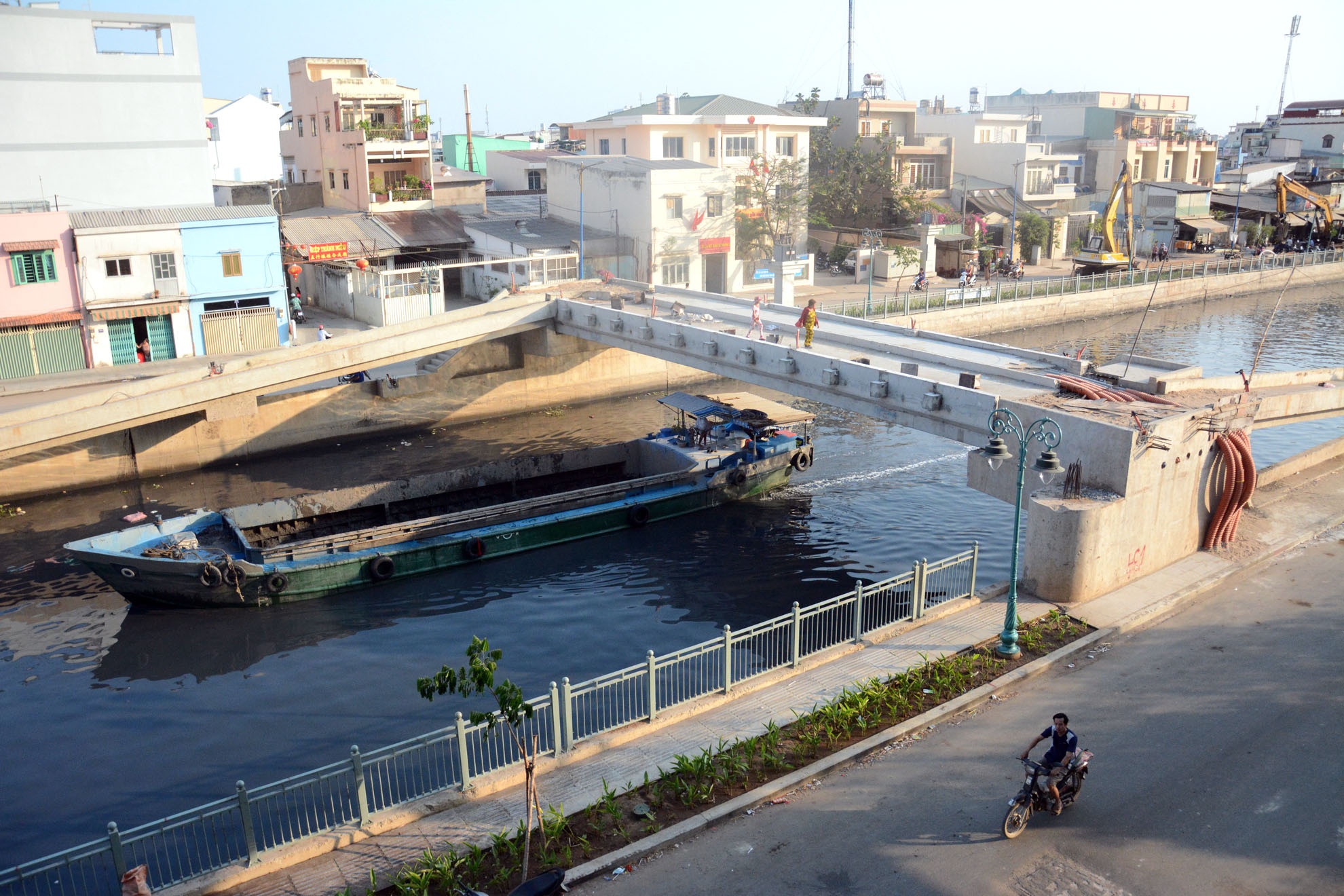 Dong kenh 'chet' o Sai Gon dang hoi sinh hinh anh