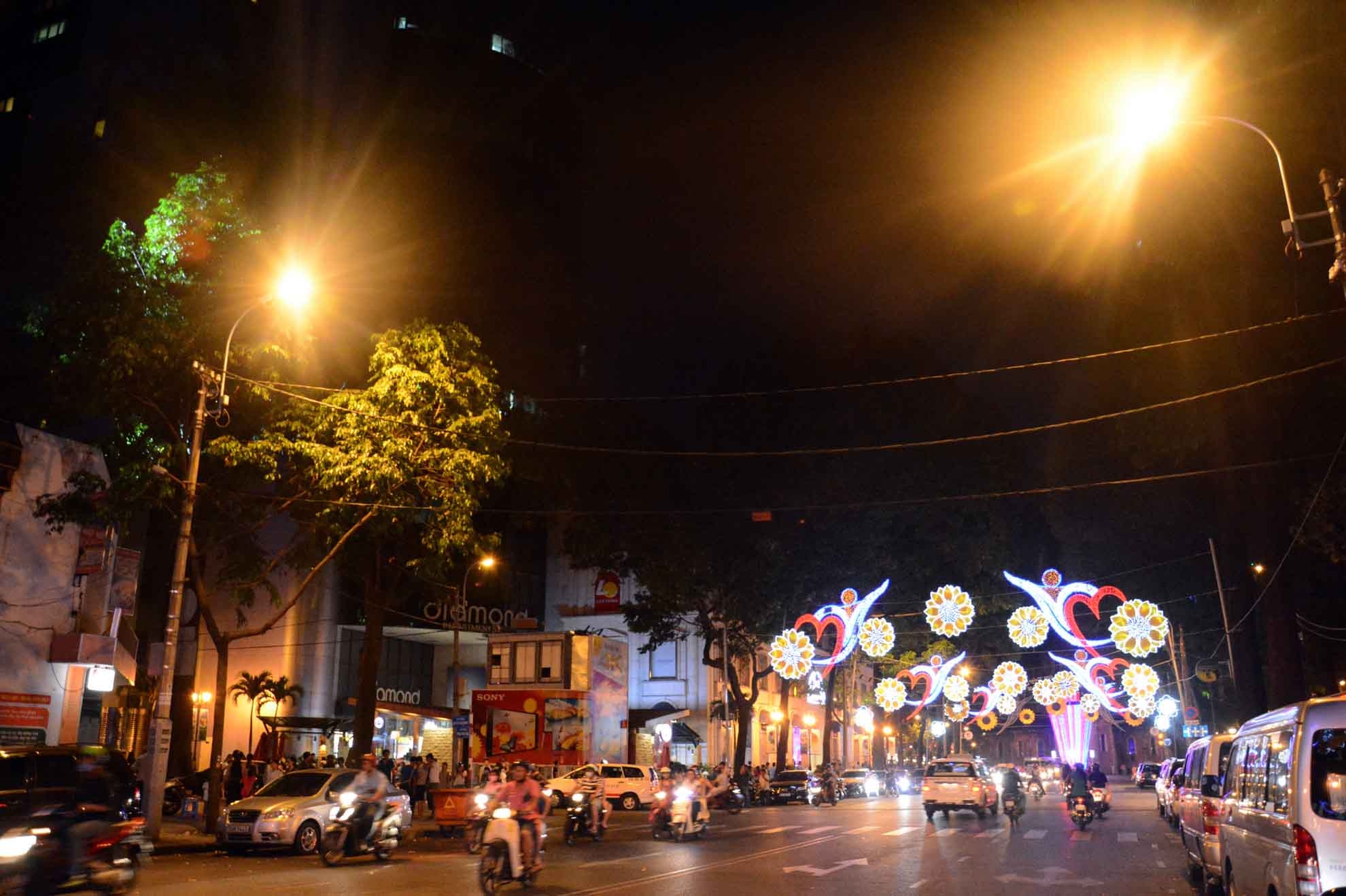 Sai Gon sang trung trong Gio trai dat hinh anh