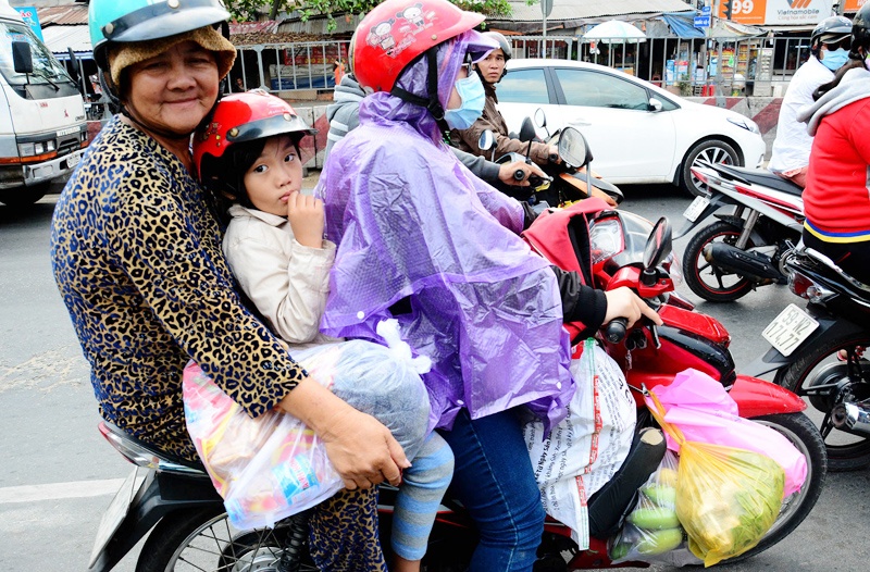 Nguoi dan linh kinh dac san mien Tay dua ve Sai Gon hinh anh