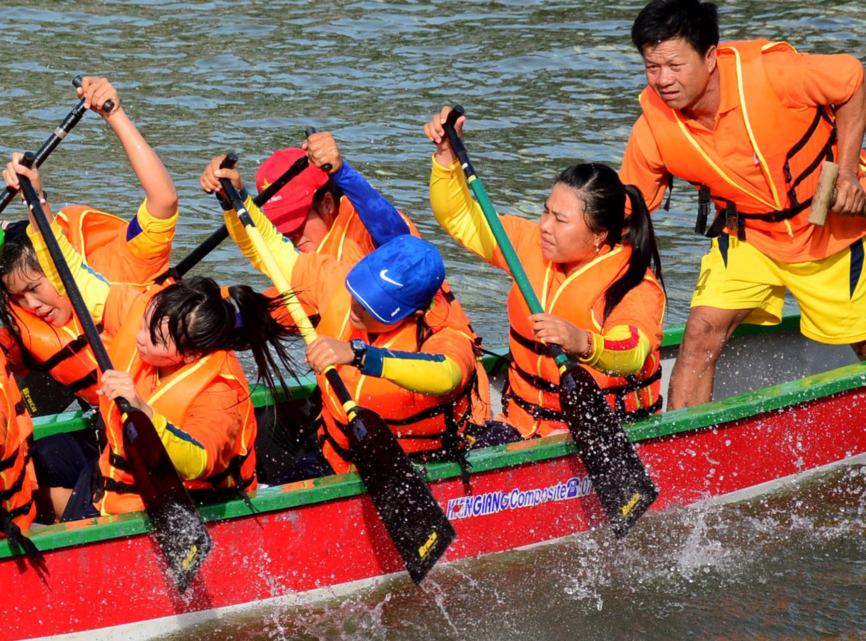 400 tay cheo quyet liet trong giai dua thuyen kenh Nhieu Loc hinh anh