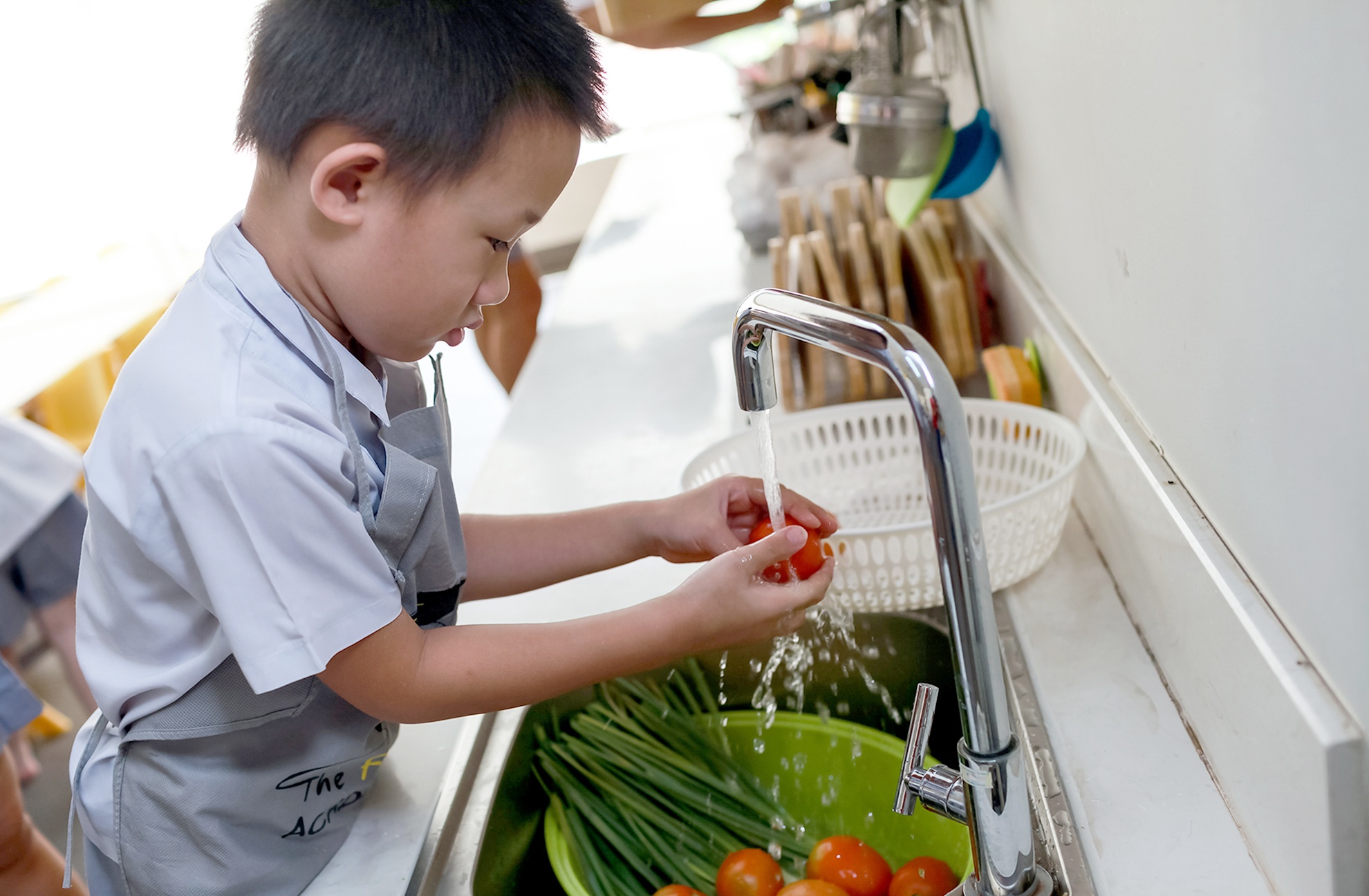 Tre hoc gi o truong mam non voi muc phi 10 trieu moi thang? hinh anh