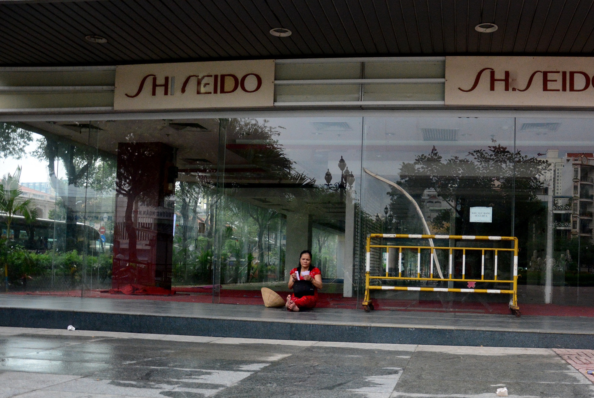 Canh hoang tan ben trong Thuan Kieu Plaza hinh anh