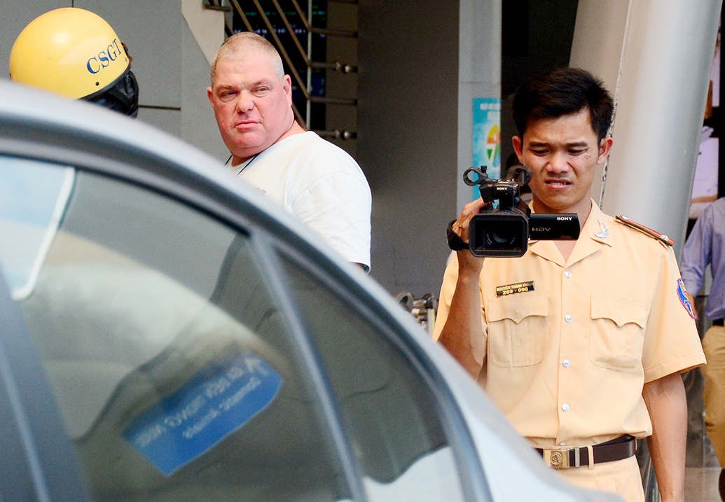 Quay video xe cong vu do chay i o san bay Tan Son Nhat hinh anh