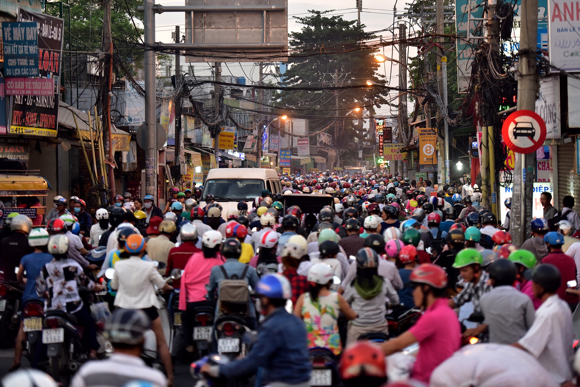Cac nuoc kiem dinh khi thai xe may ra sao? hinh anh