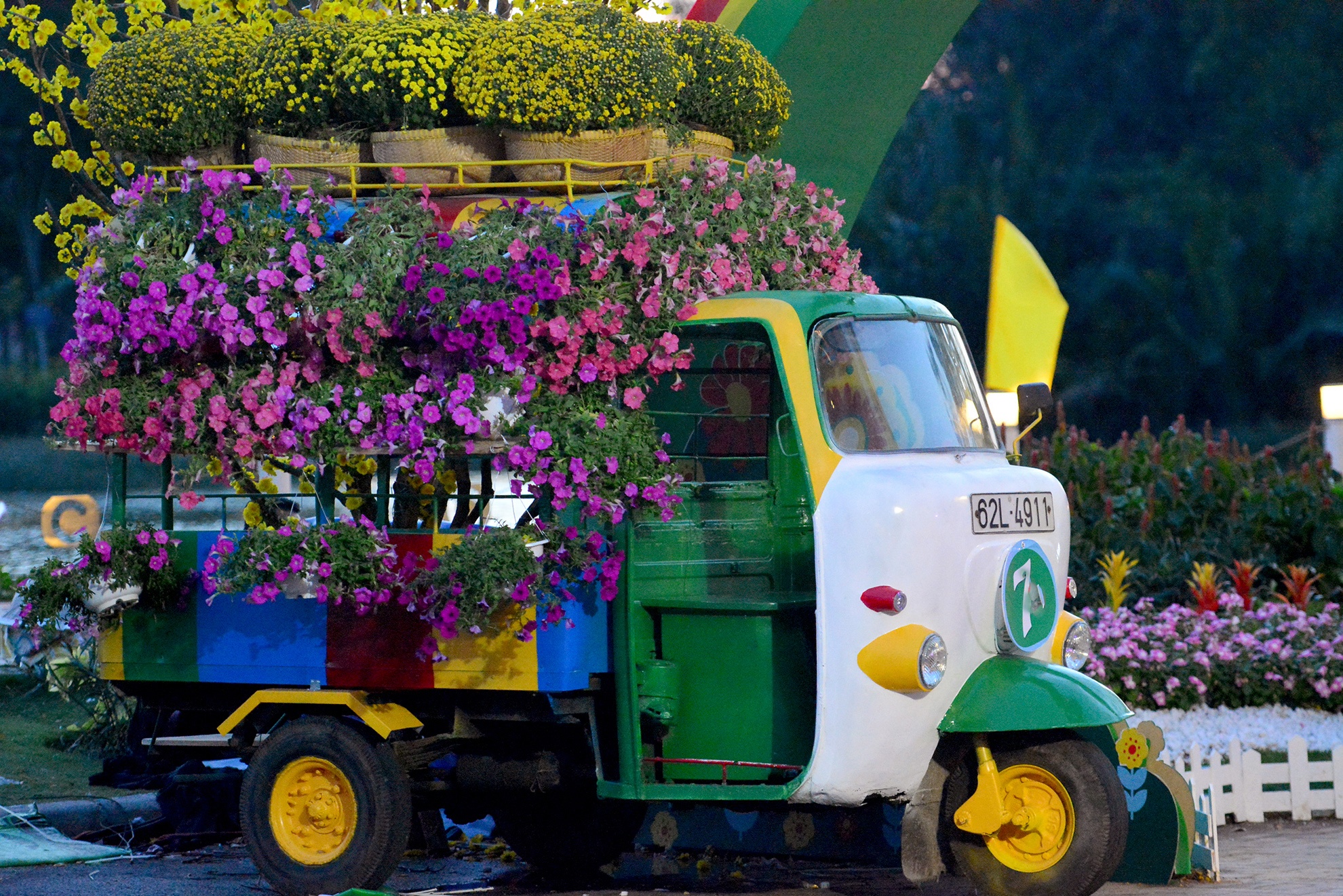 Phong cach mien que tai khu nha giau Sai Gon hinh anh