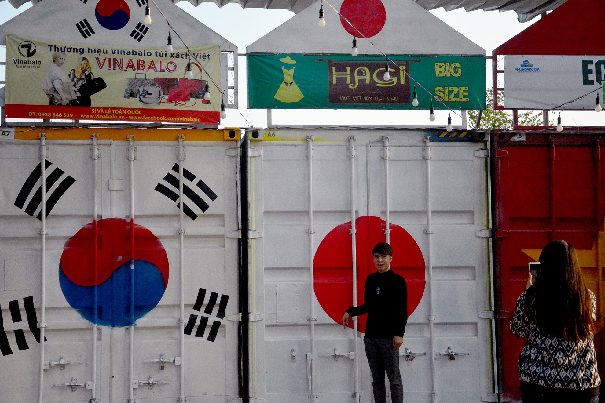 Cho lam bang thung container o ngoai o Sai Gon hinh anh