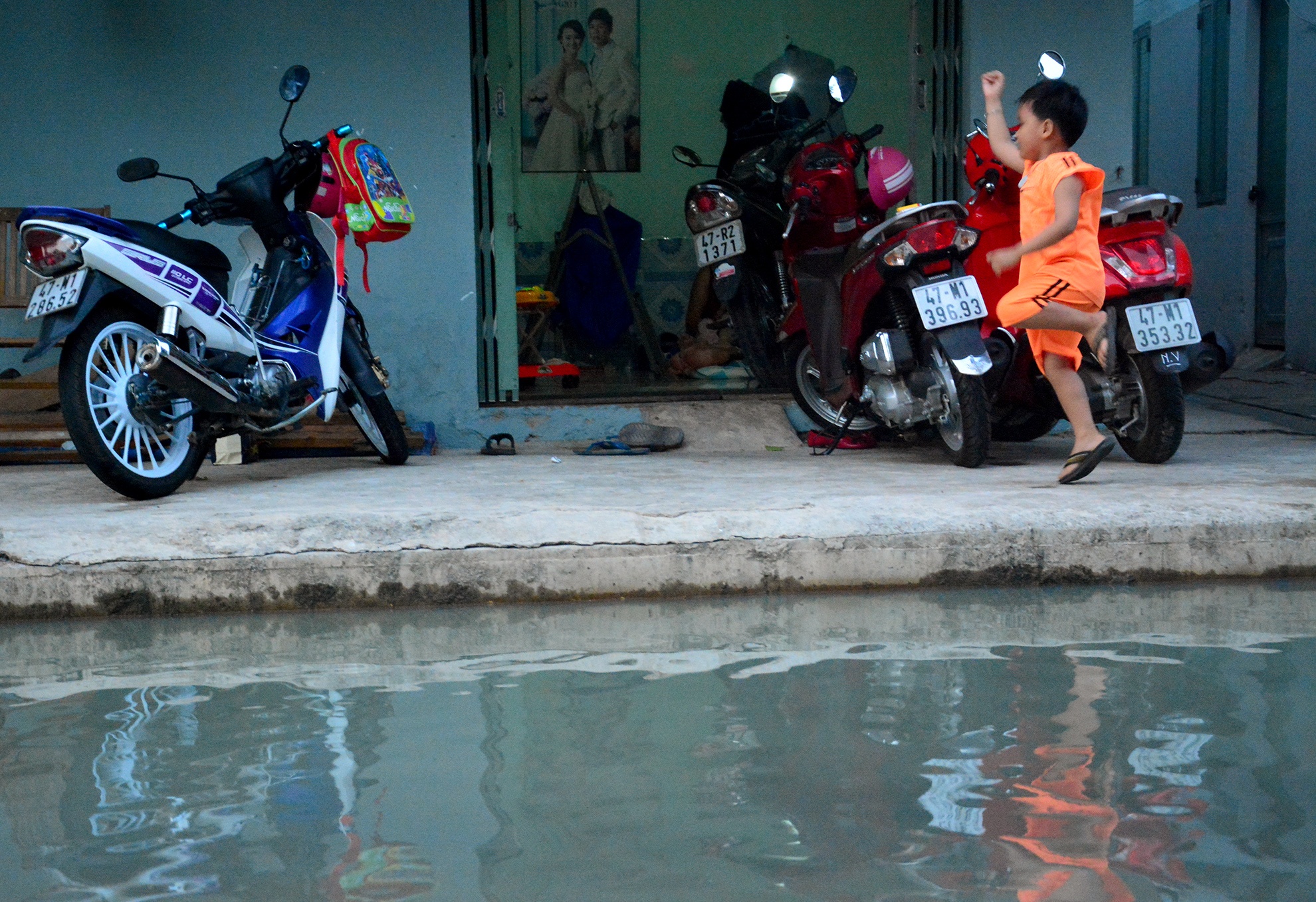 nuoc nhieu mau ngap duong sai gon anh 11