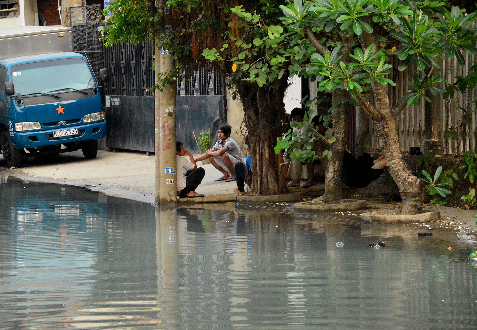nuoc nhieu mau ngap duong sai gon anh 12
