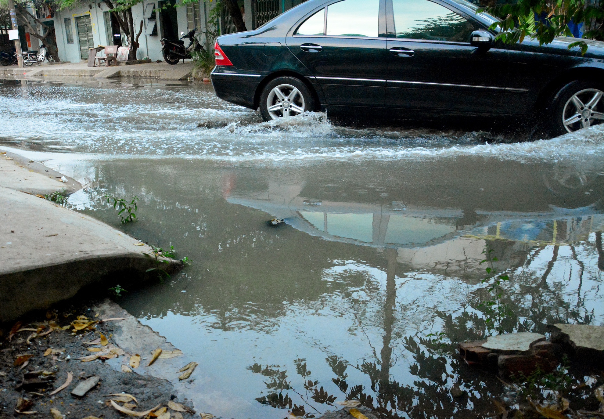 nuoc nhieu mau ngap duong sai gon anh 4