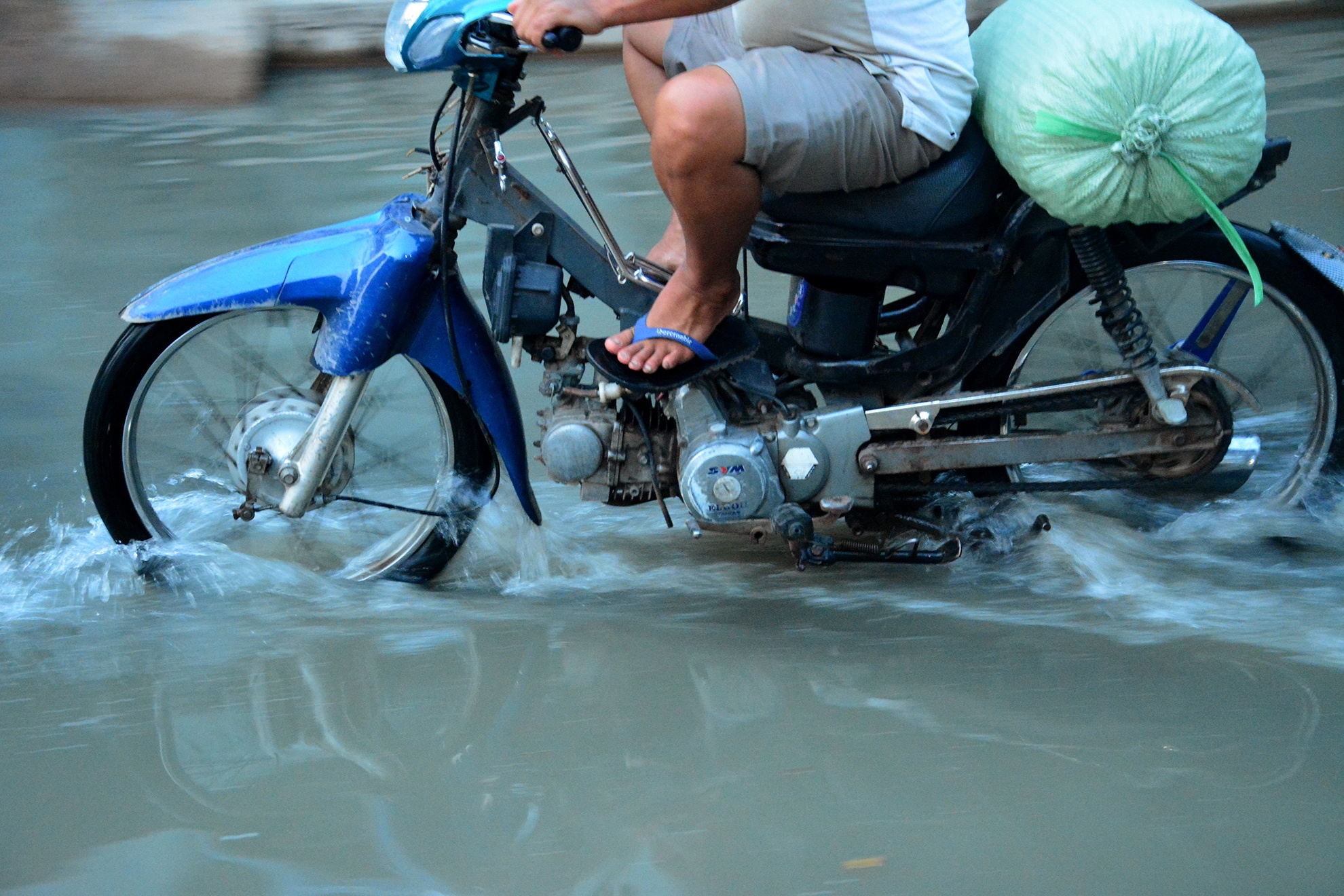 nuoc nhieu mau ngap duong sai gon anh 3