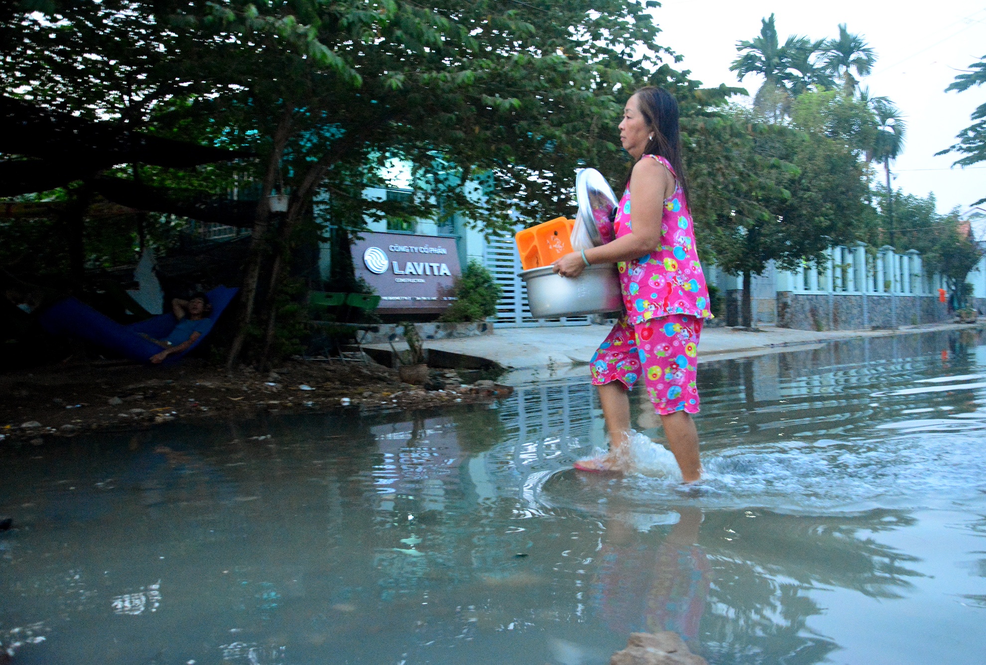 nuoc nhieu mau ngap duong sai gon anh 5