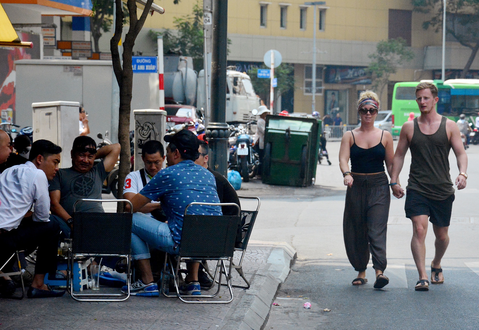 Canh lan chiem via he, long duong o Sai Gon hinh anh