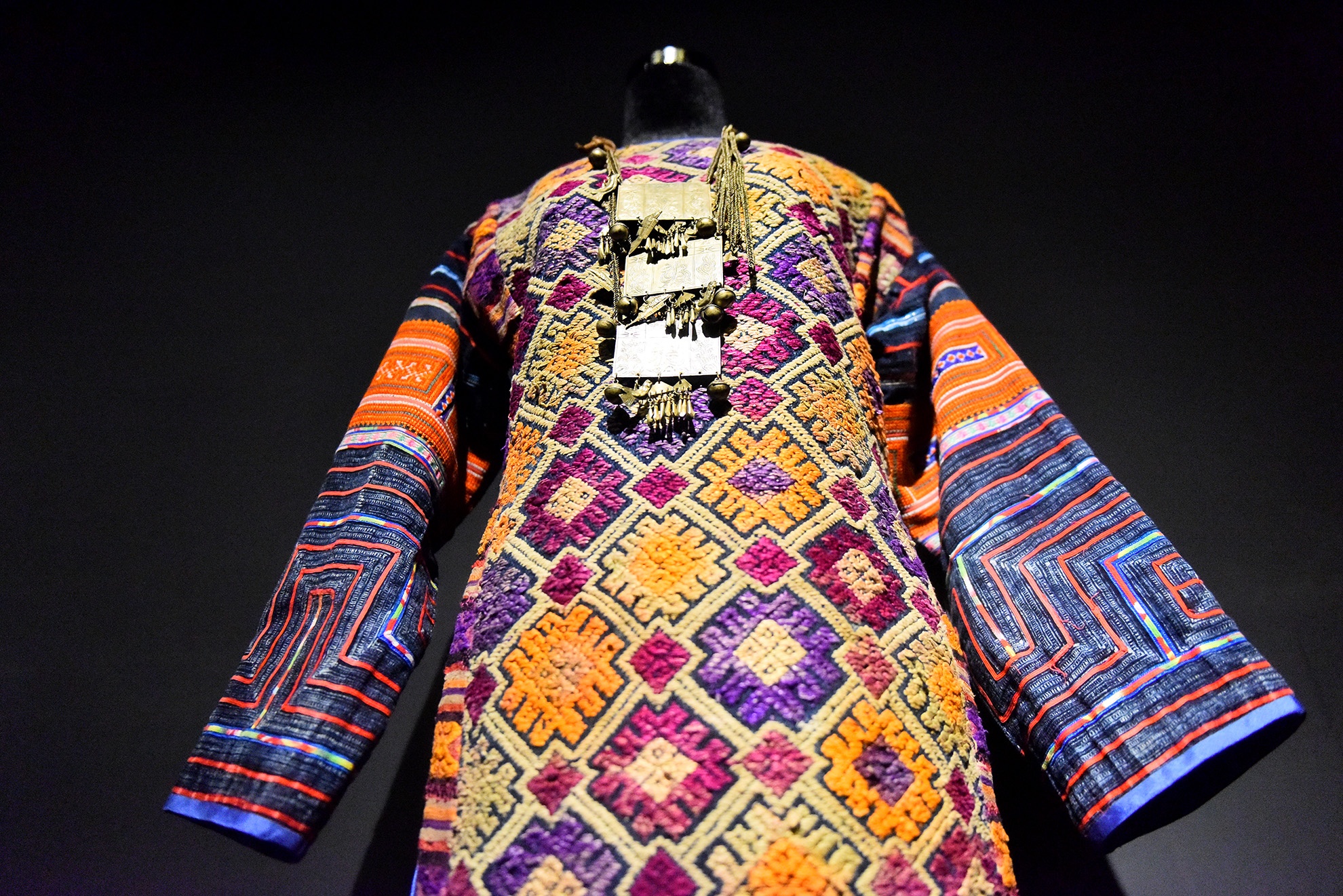 Long bao vua Bao Dai phuc che anh 15