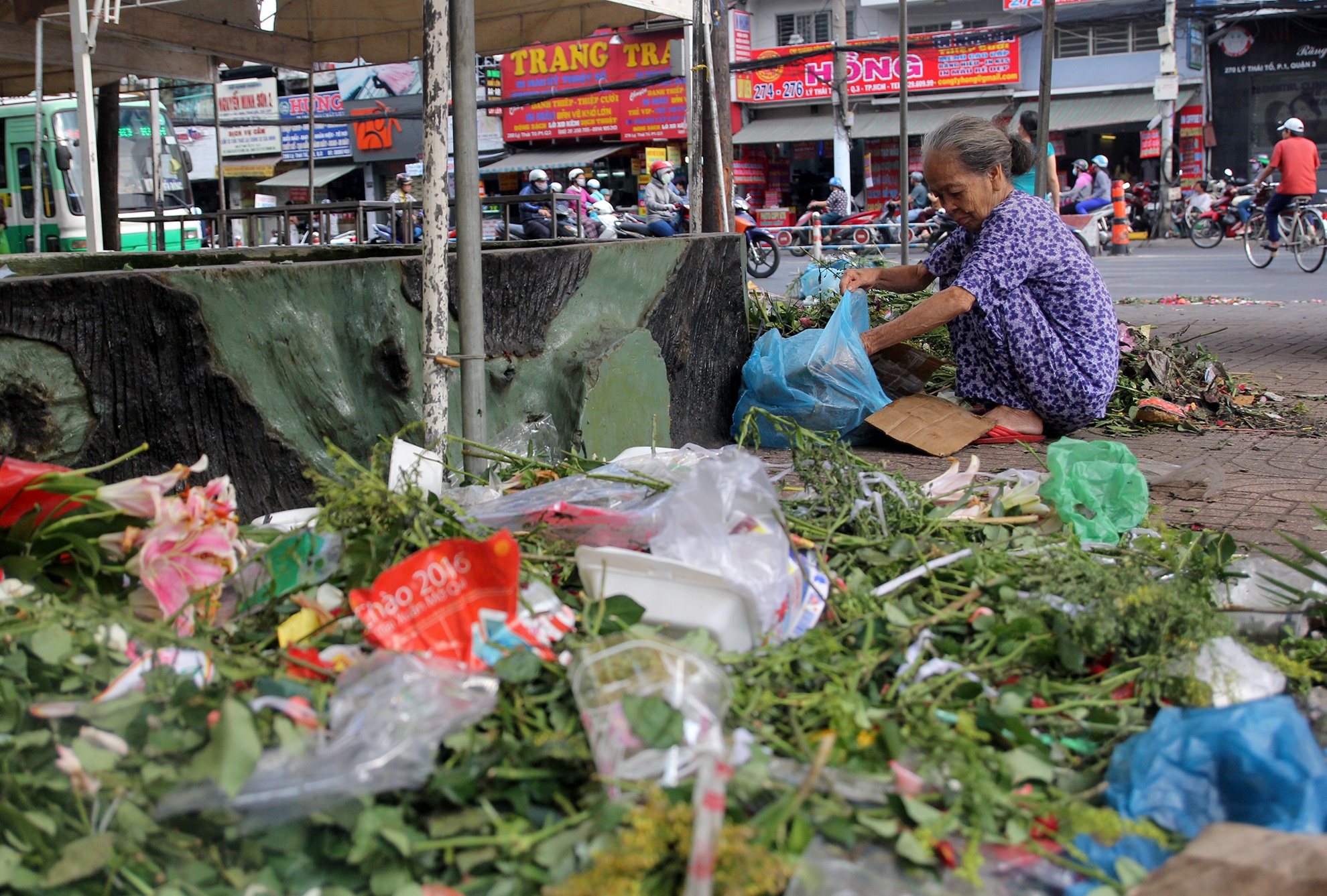 rac hoa,  8/3,  TP HCM,  chat dong anh 10