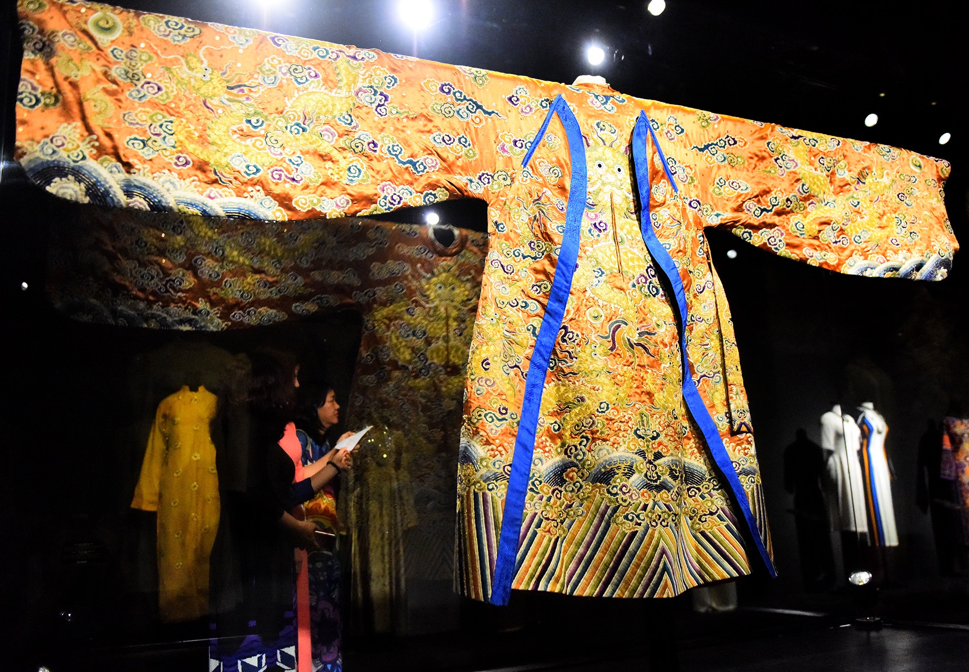 Long bao vua Bao Dai phuc che tri gia hon 1 ty dong hinh anh