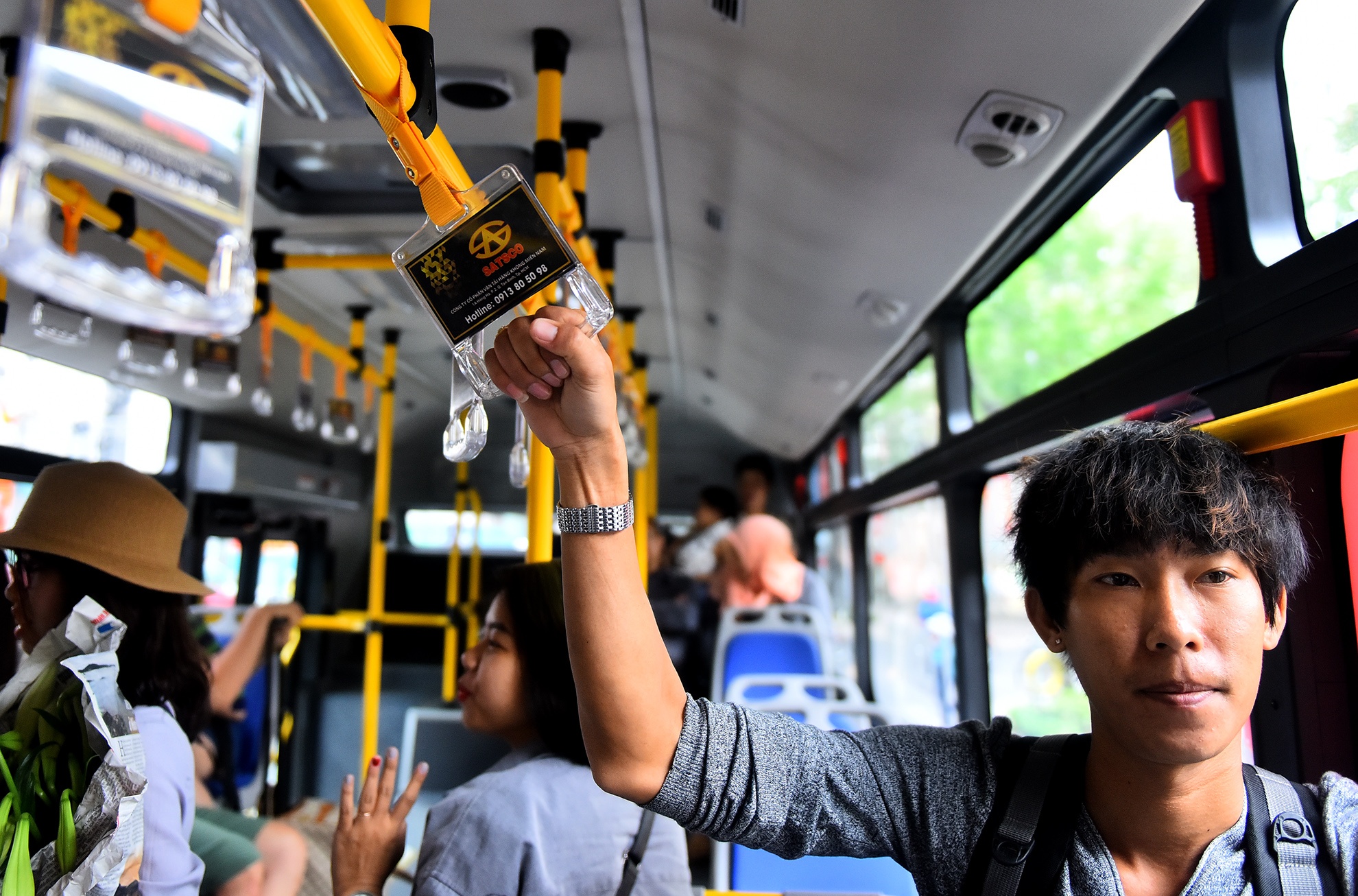 xe buyt 5 sao tren duong pho Sai Gon anh 10