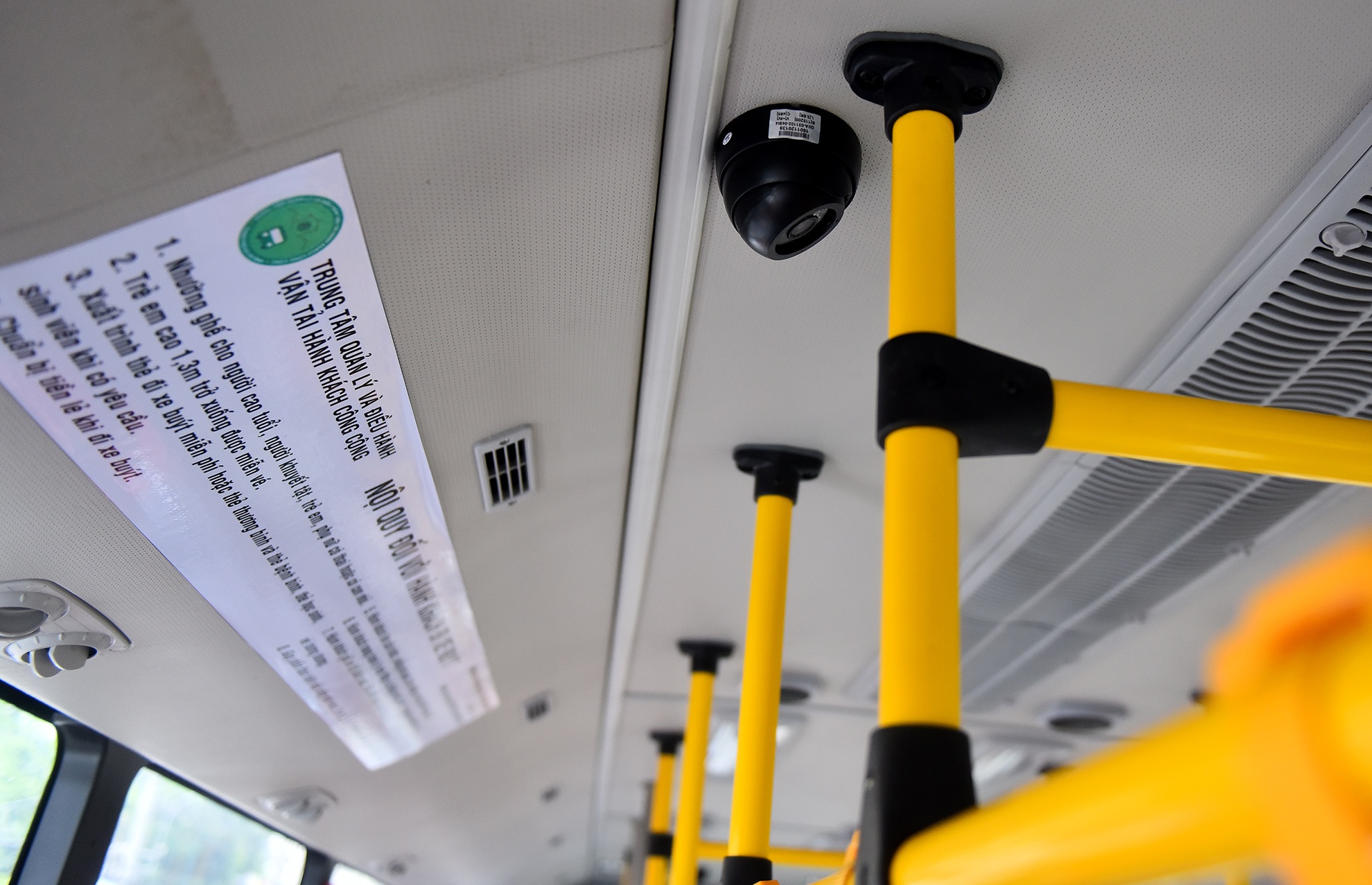 xe buyt 5 sao tren duong pho Sai Gon anh 11