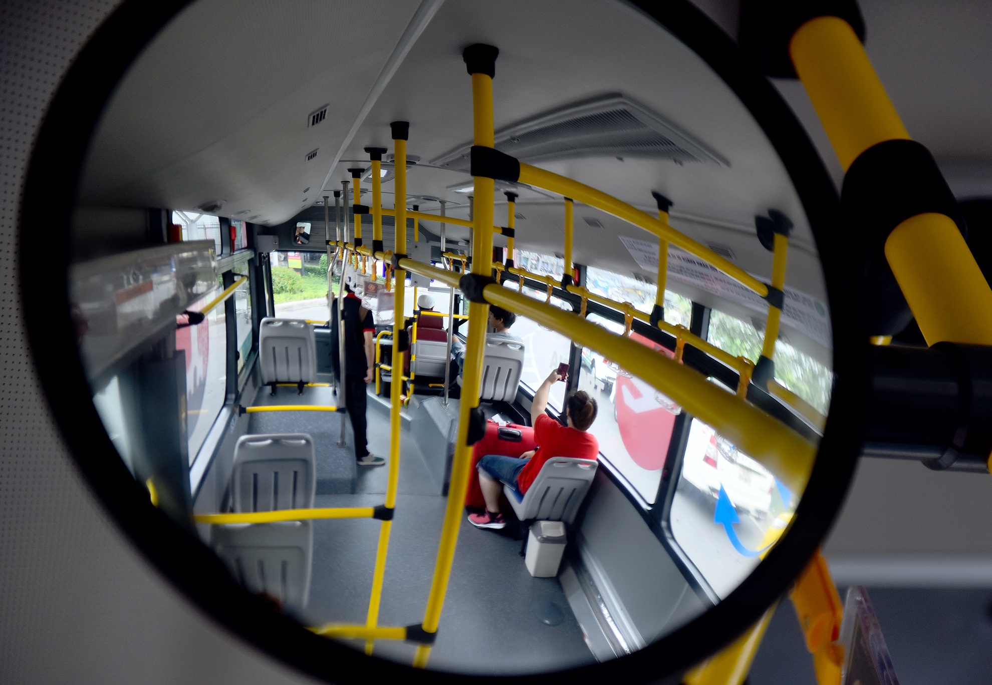 xe buyt 5 sao tren duong pho Sai Gon anh 12