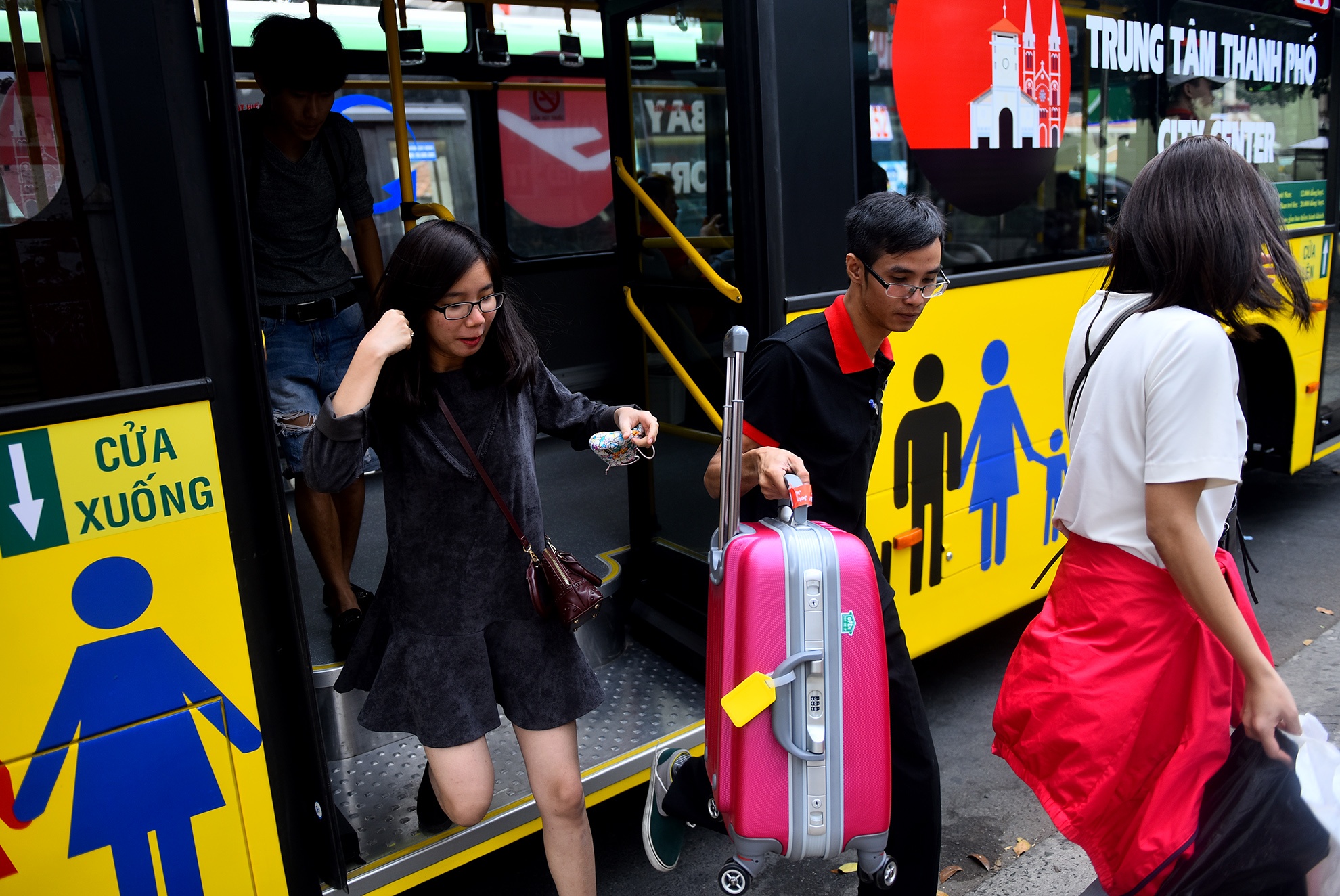 xe buyt 5 sao tren duong pho Sai Gon anh 13